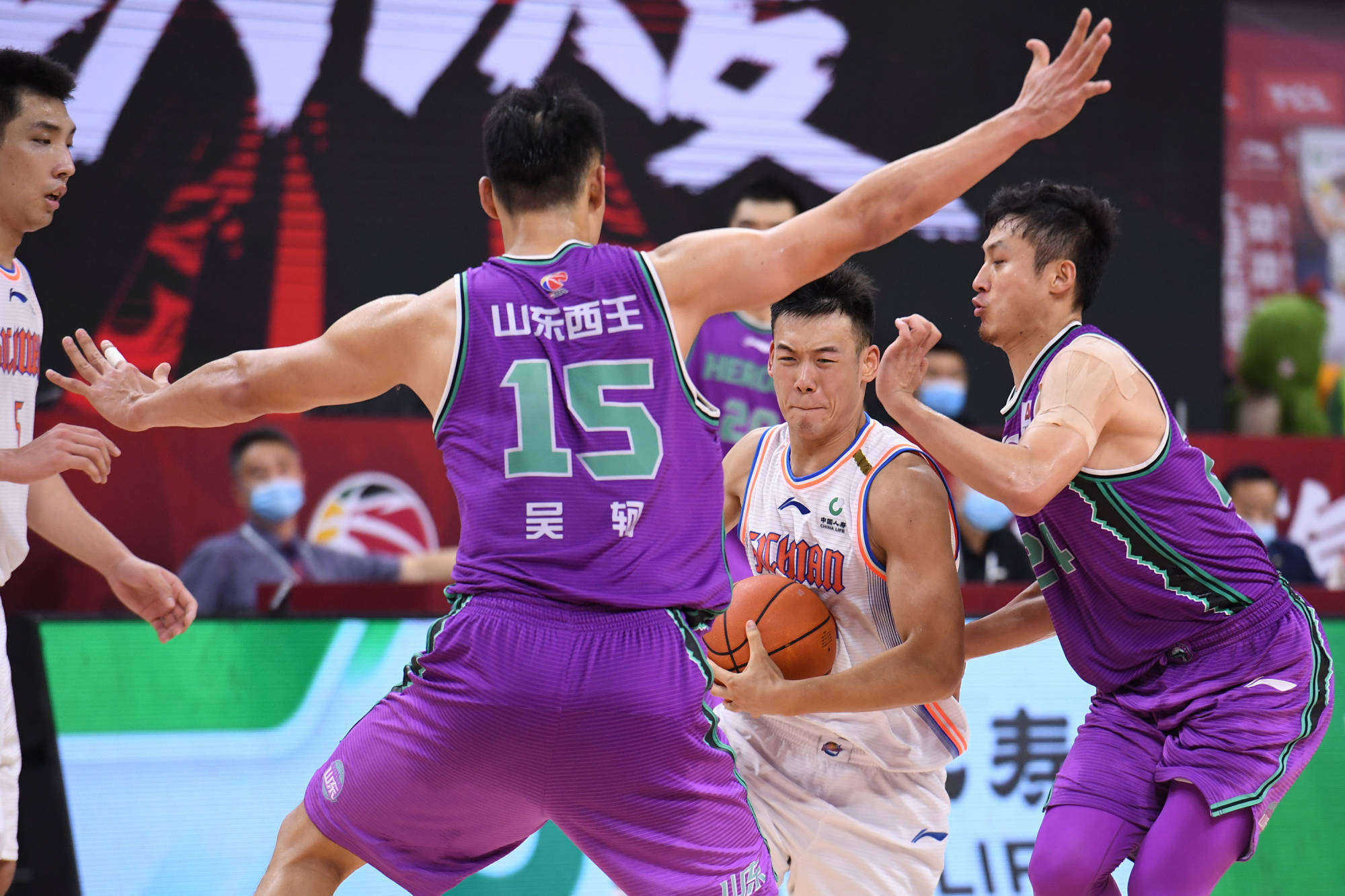 包含意甲赛程吃紧；新疆广汇冲刺阶段更衣室发声；压力陡增；控场能力受关注的词条