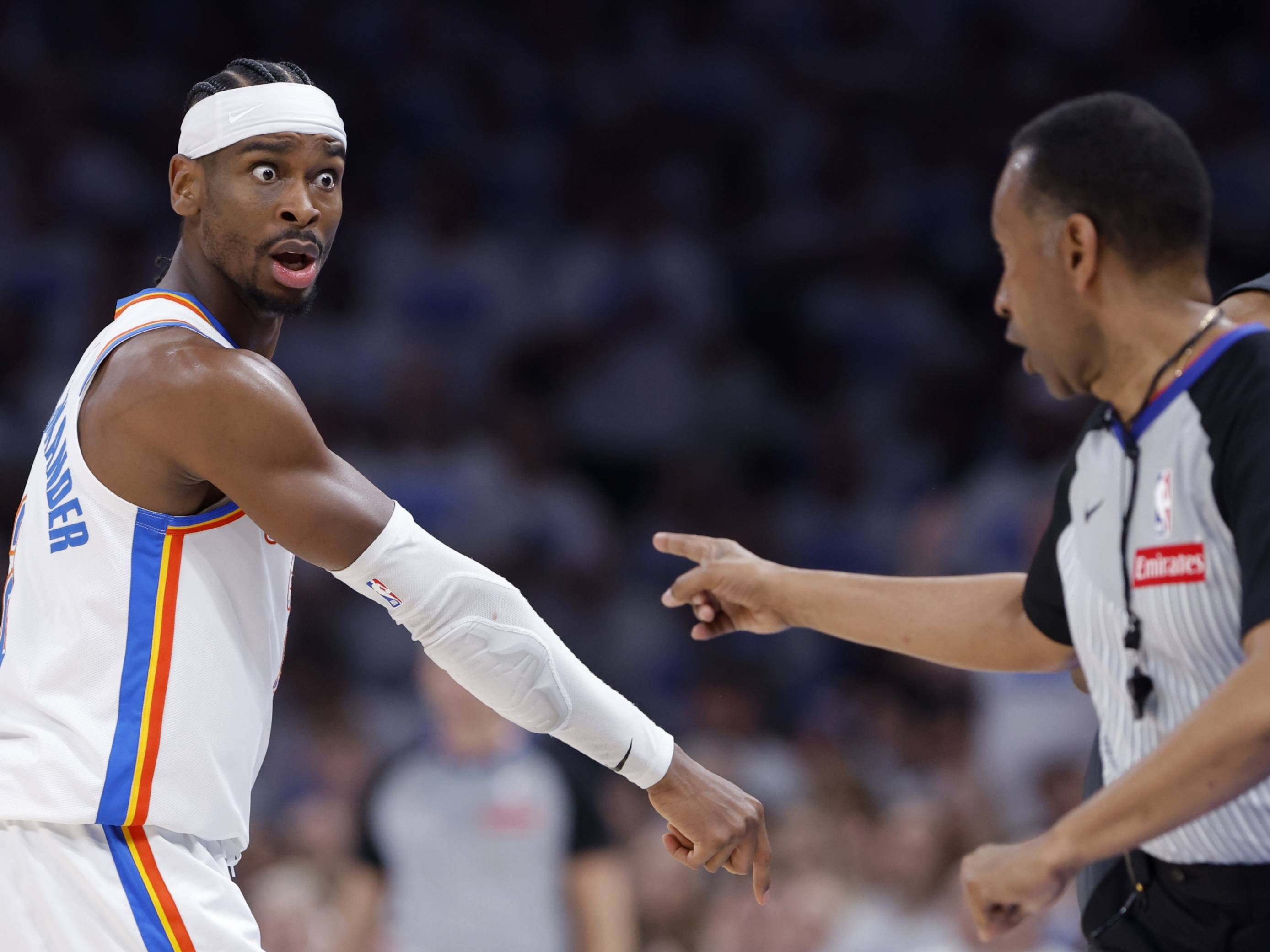 包含赛地聚焦：NBA常规赛今夜热度飙升，那不勒斯复出首秀，质疑声仍在，团队化学反应显著的词条