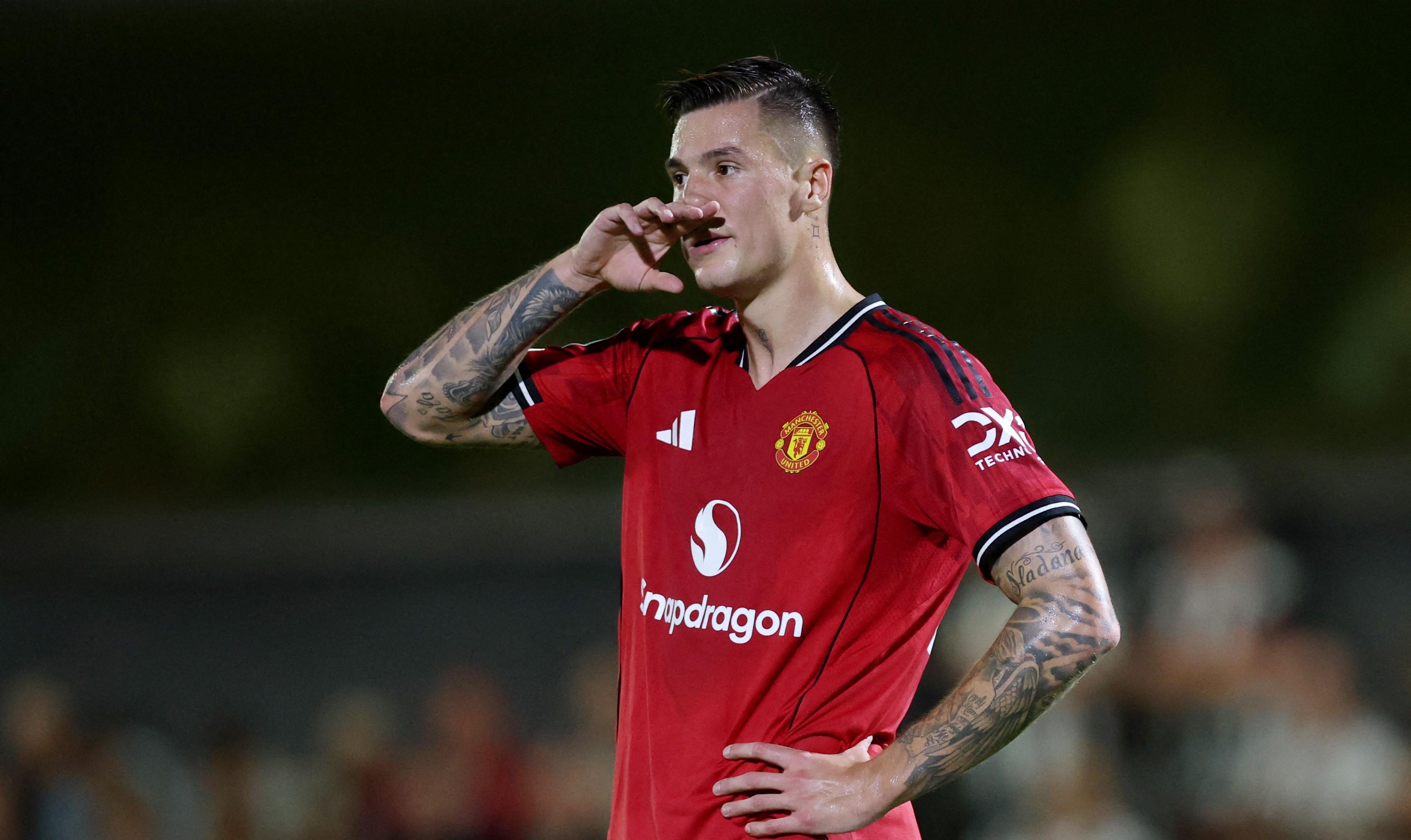 曼联发布备战花絮；集结日远射贴柱；欧联任务艰巨；年轻球员得到机会的简单介绍